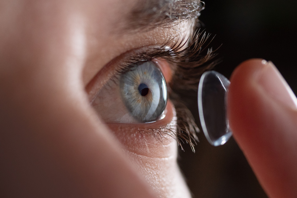 Can You Use Eye Drops With Contacts? Med Consumers