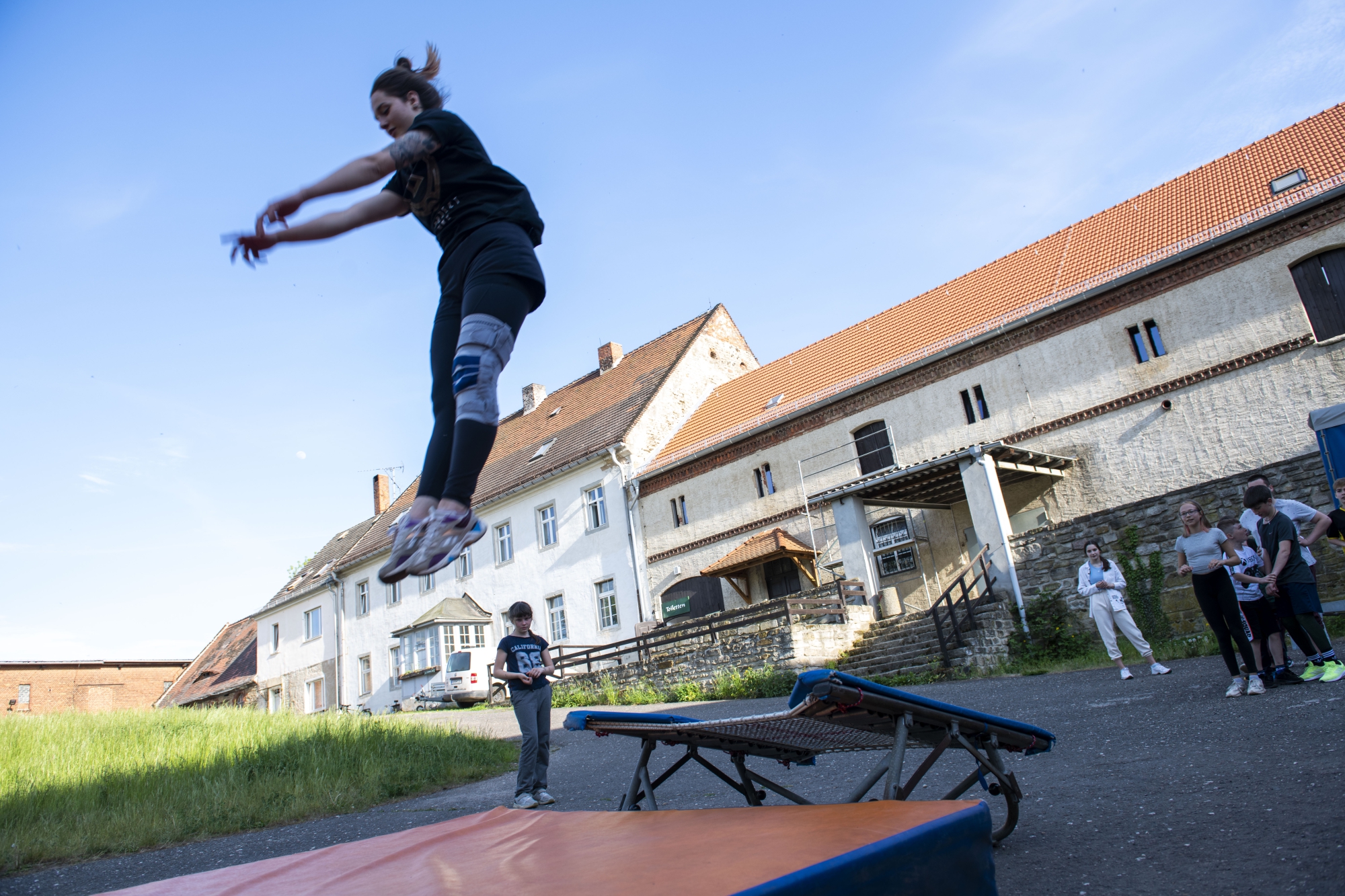 “From three balls emerges an acceptance of self.“ How the Upsala Circus