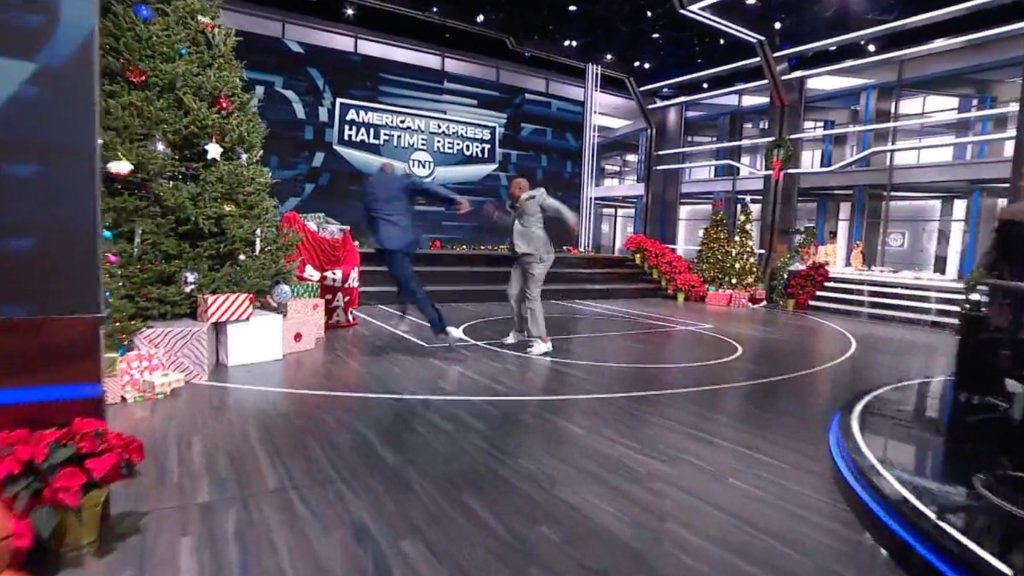 Kenny Smith hilariously pushes Shaq into a Christmas tree