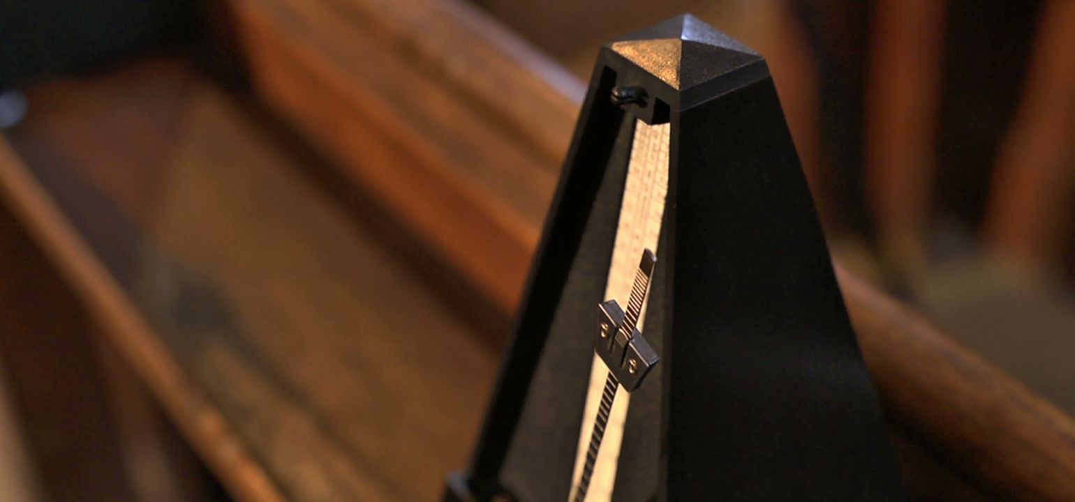 György Ligeti Poème Symphonique for 100 metronomes ./mediateletipos)))