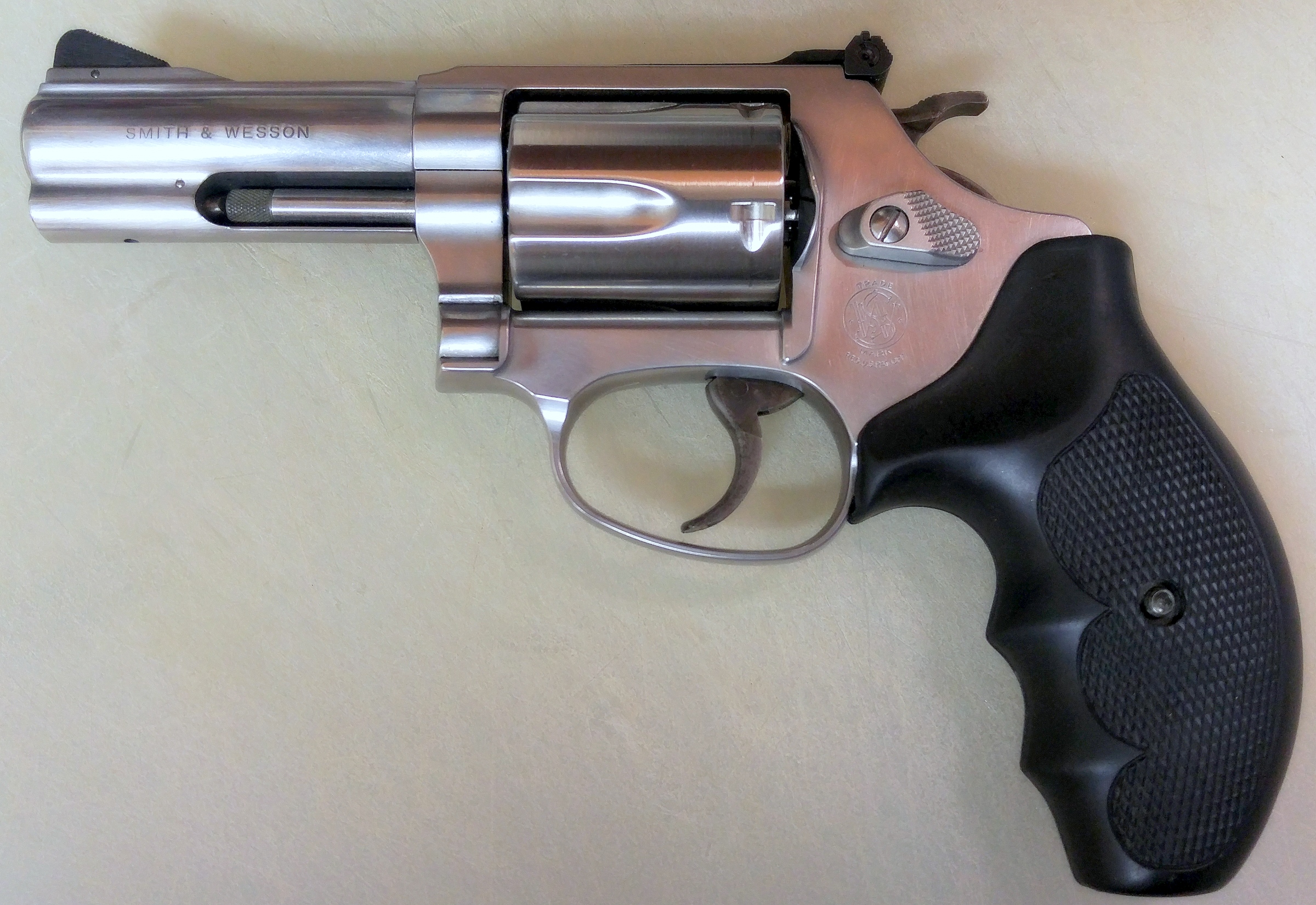 Smith & Wesson Model 6010 (.357 Magnum) 3" with target sights
