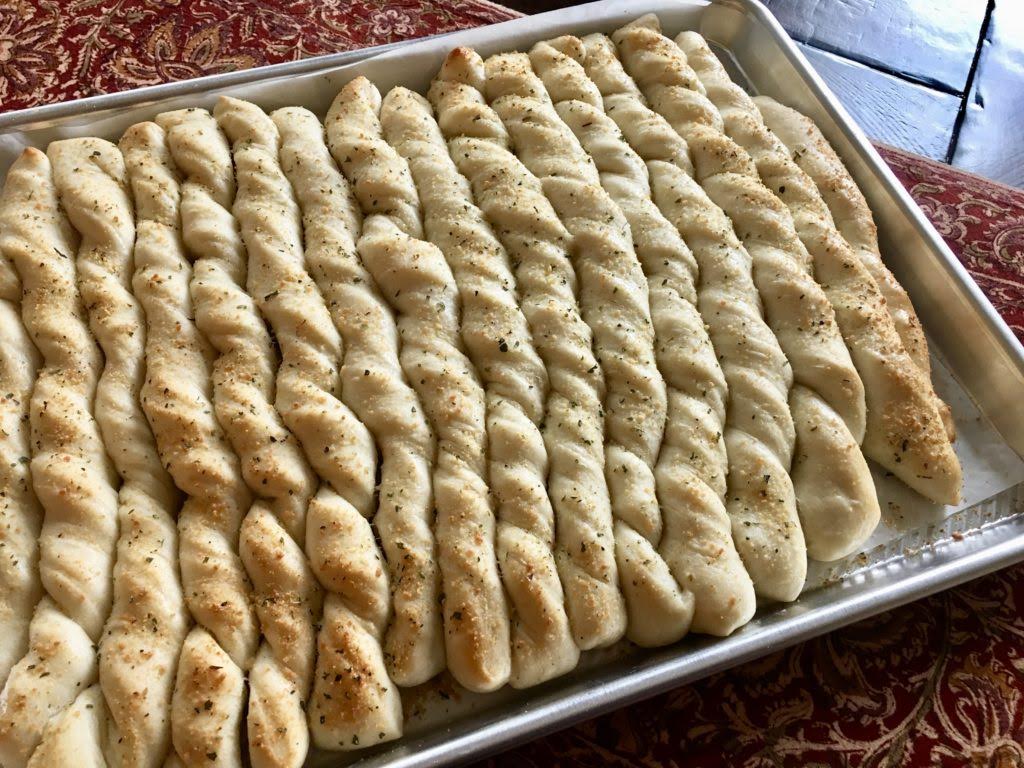 Breadsticks with Garlic Cheese Seasoning Mix (DIY Johnny's Garlic Bread
