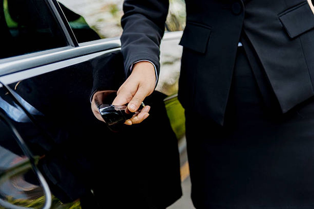 What Are The Benefits Of Hiring A Chauffeur In Melbourne?