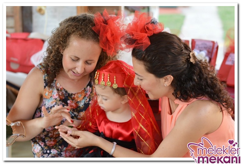 Bebeklerin 6 ay kınası nedir? Melek Kadınlar Kulübü