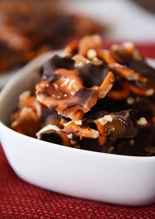 Dark Chocolate Sea Salt Caramel Pretzel Bark {Snappers Knock Off}