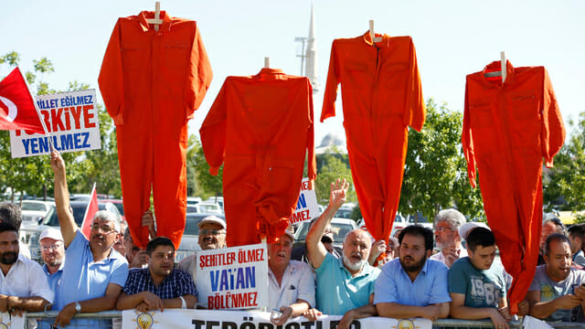 Erdogan führt Bekleidungsvorschriften für Angeklagte ein