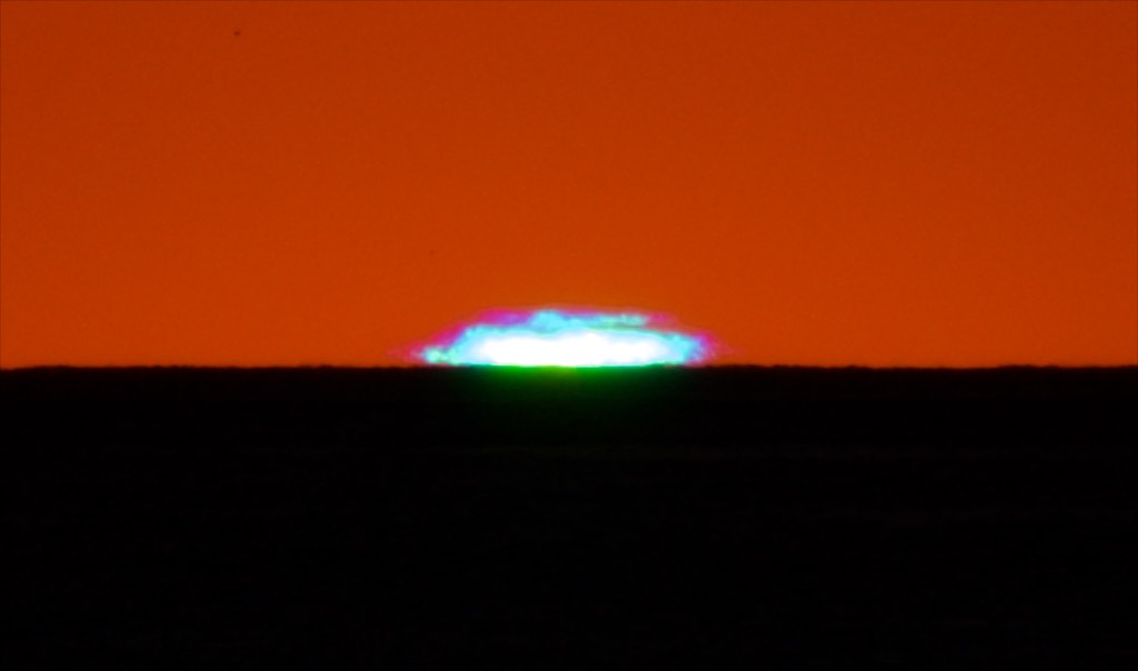 The month of October is often a great time to see the green flash at sunset. Mendonoma Sightings