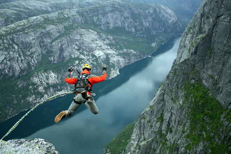 Best Places to Go Bungee Jumping In the US That's So Amazing