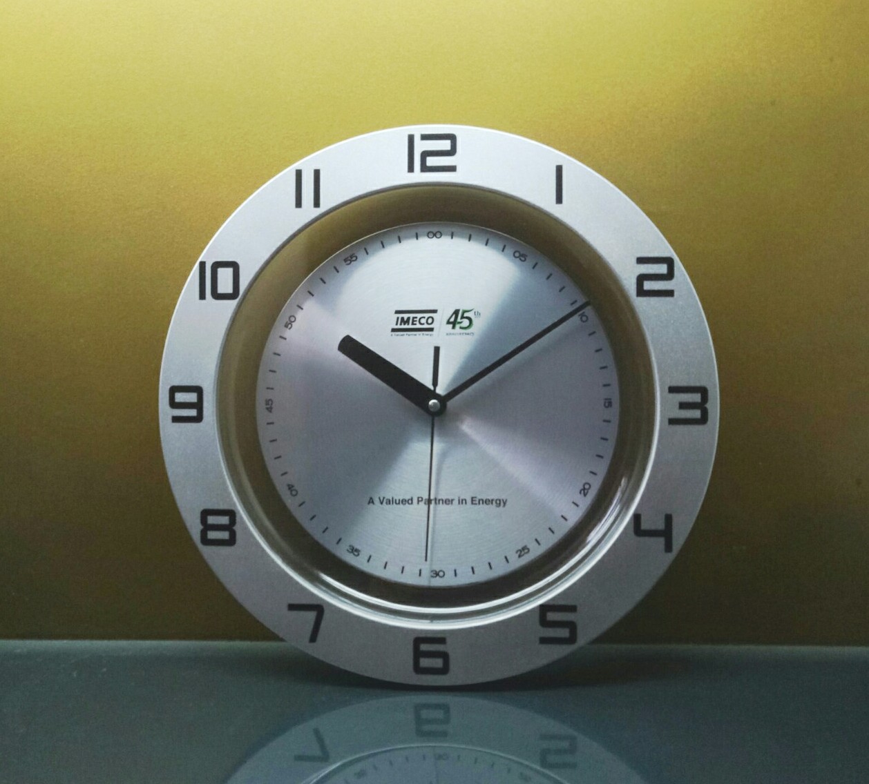 Jam Dinding Fungsi dan Keindahan dalam Ruang Kerja