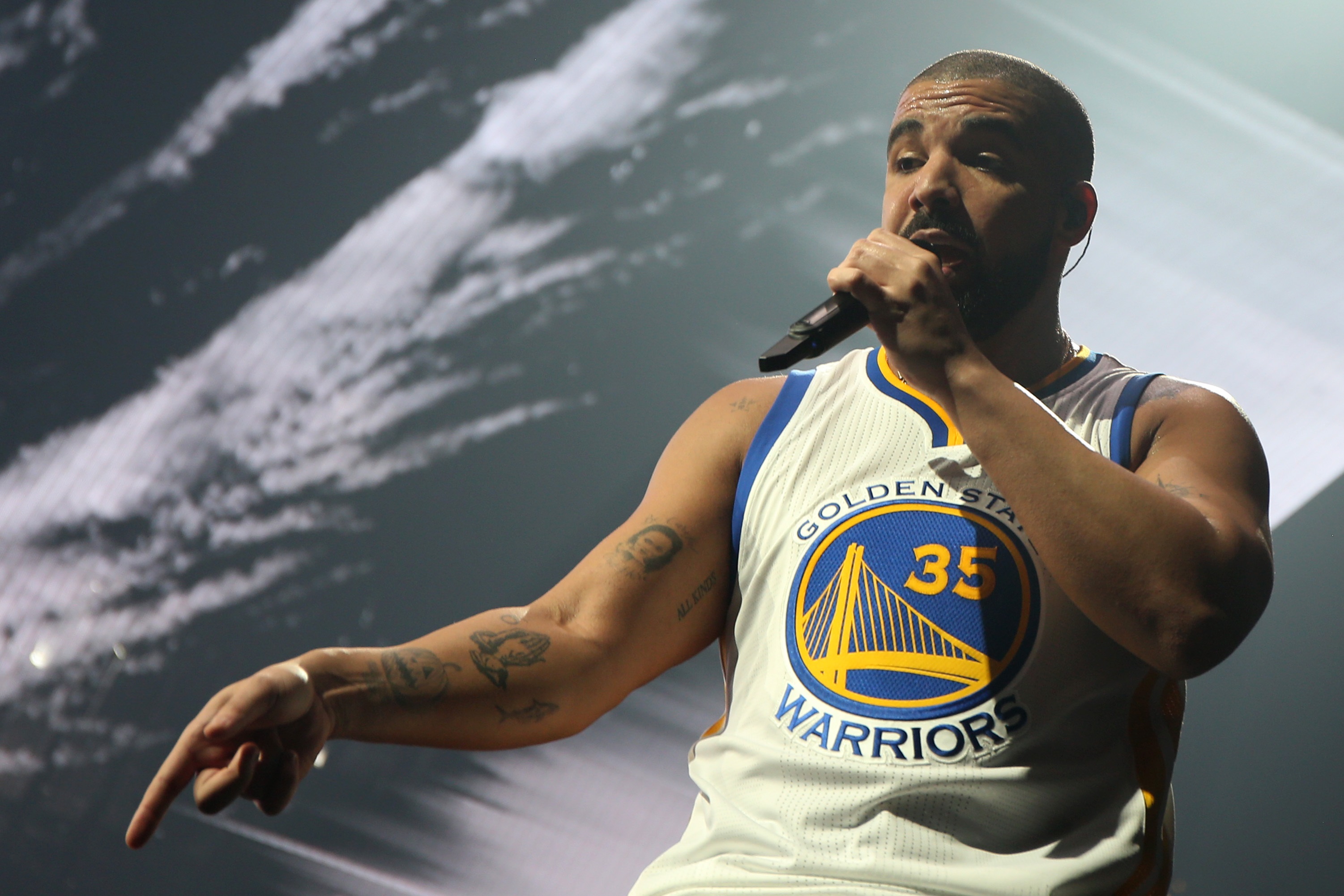 Q&A: The Dell Curry superfan that helped Drake troll Stephen Curry