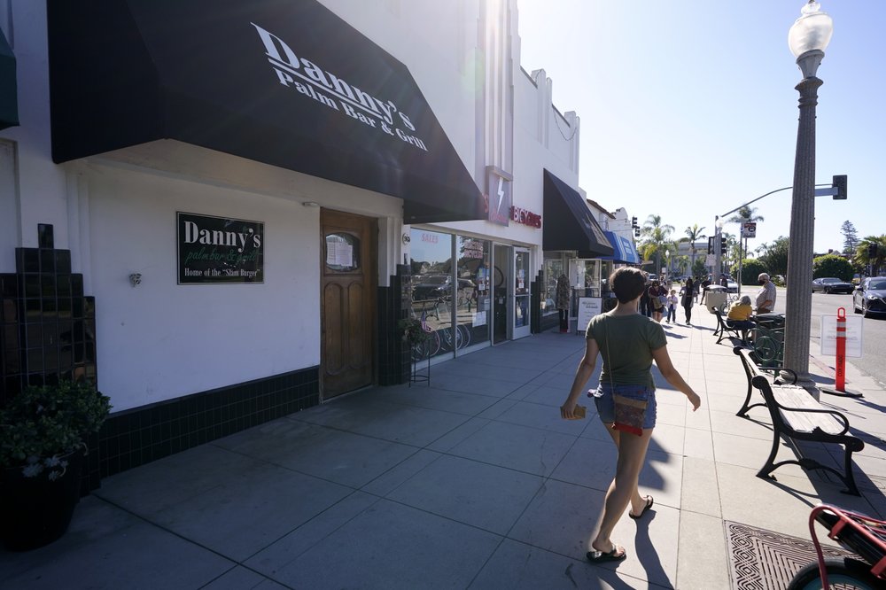 California struggles with how to enforce coronavirus
orders 2