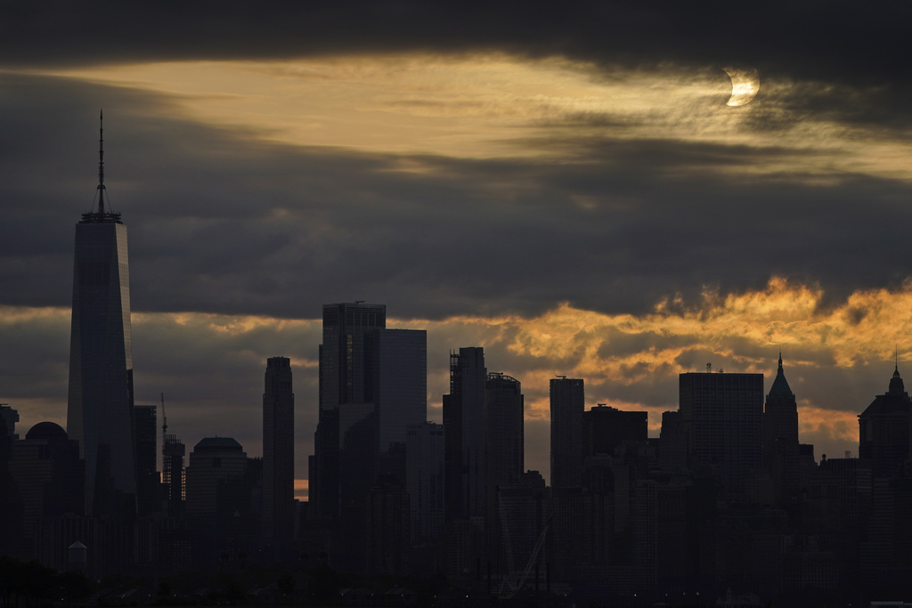 Photos: Solar eclipse a spectacular show in northern parts of U.S. and