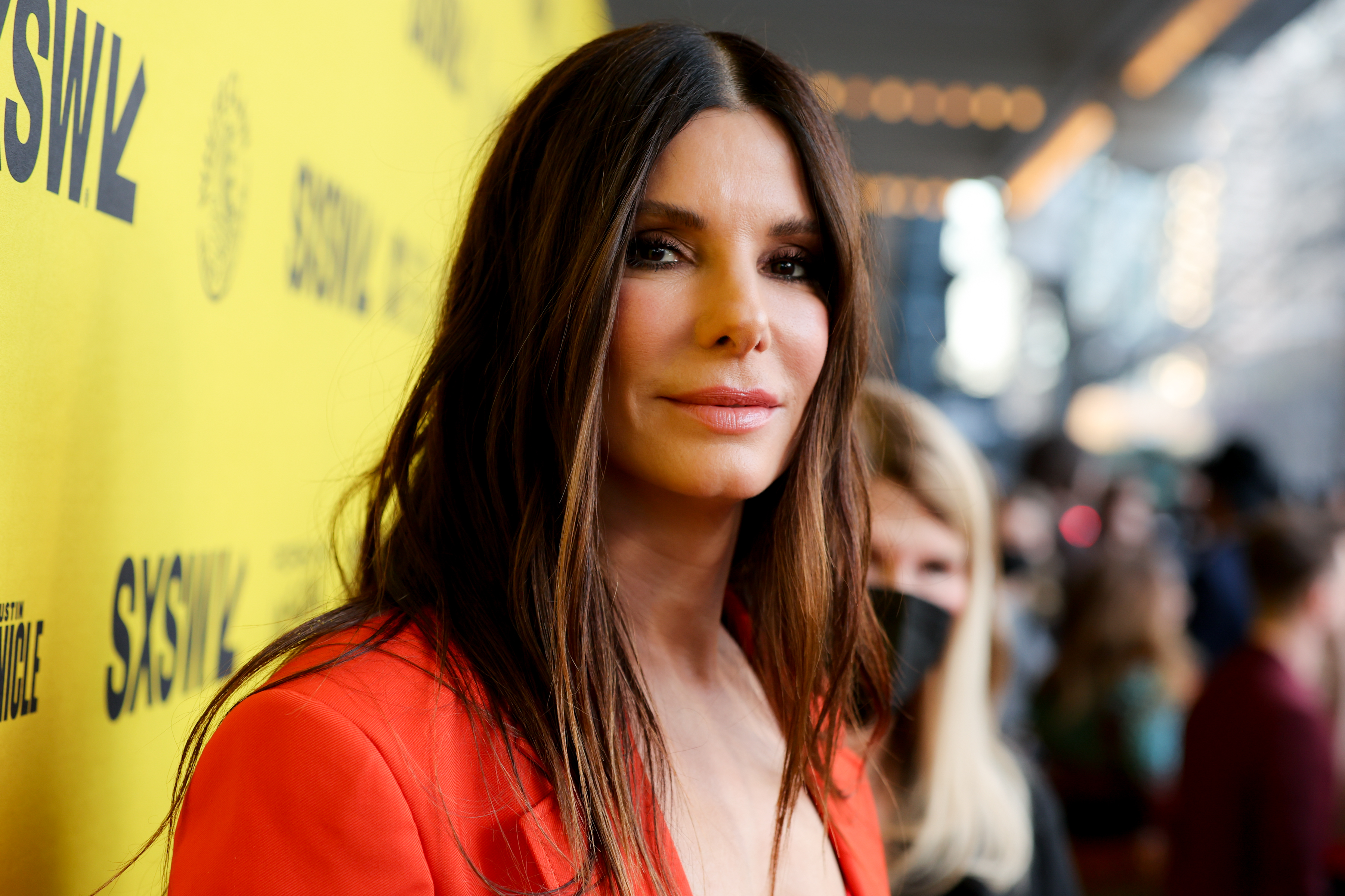 Sandra Bullock, select peace and love