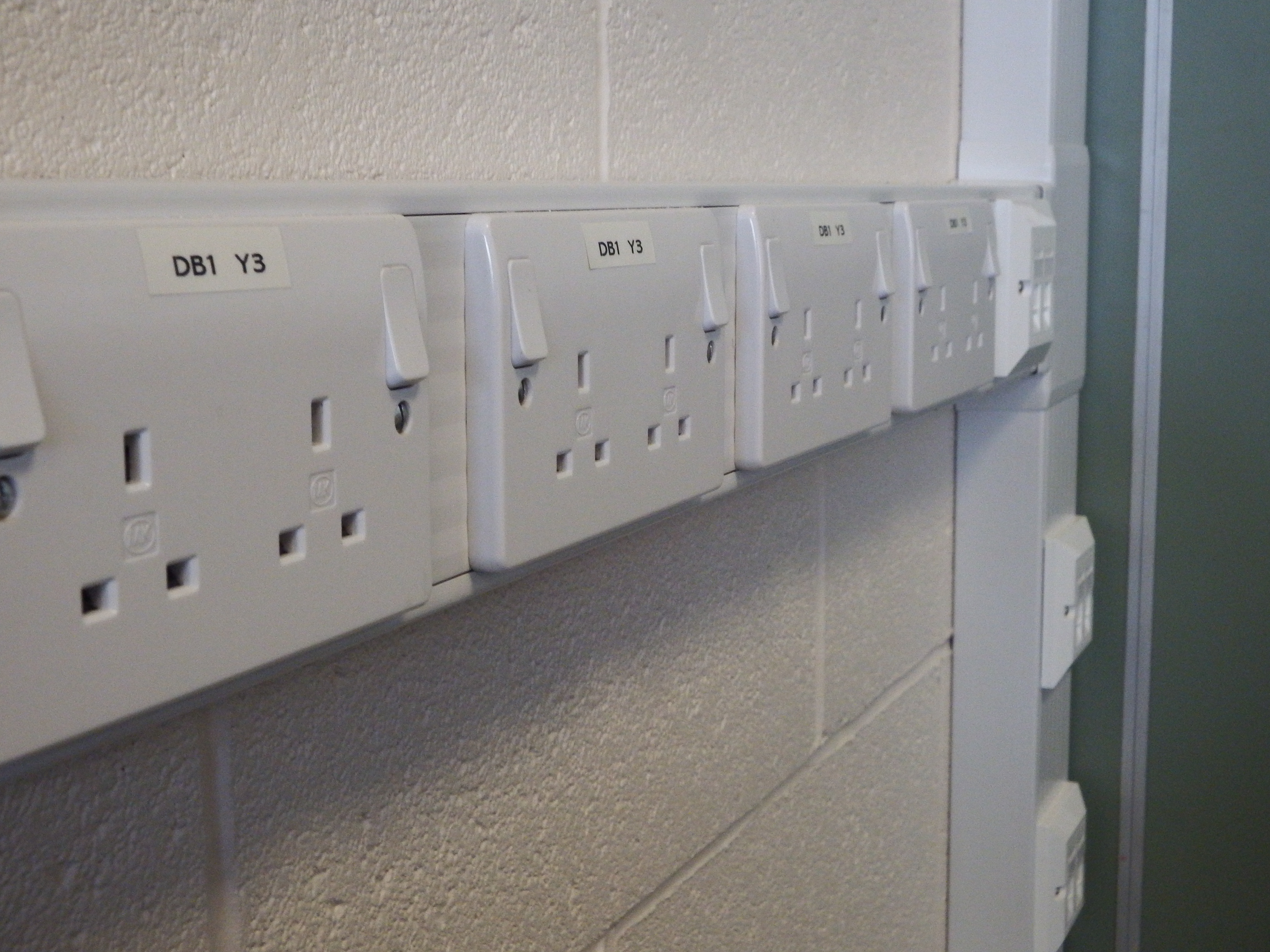 MK Dual Earth Sockets Mere UK Ltd