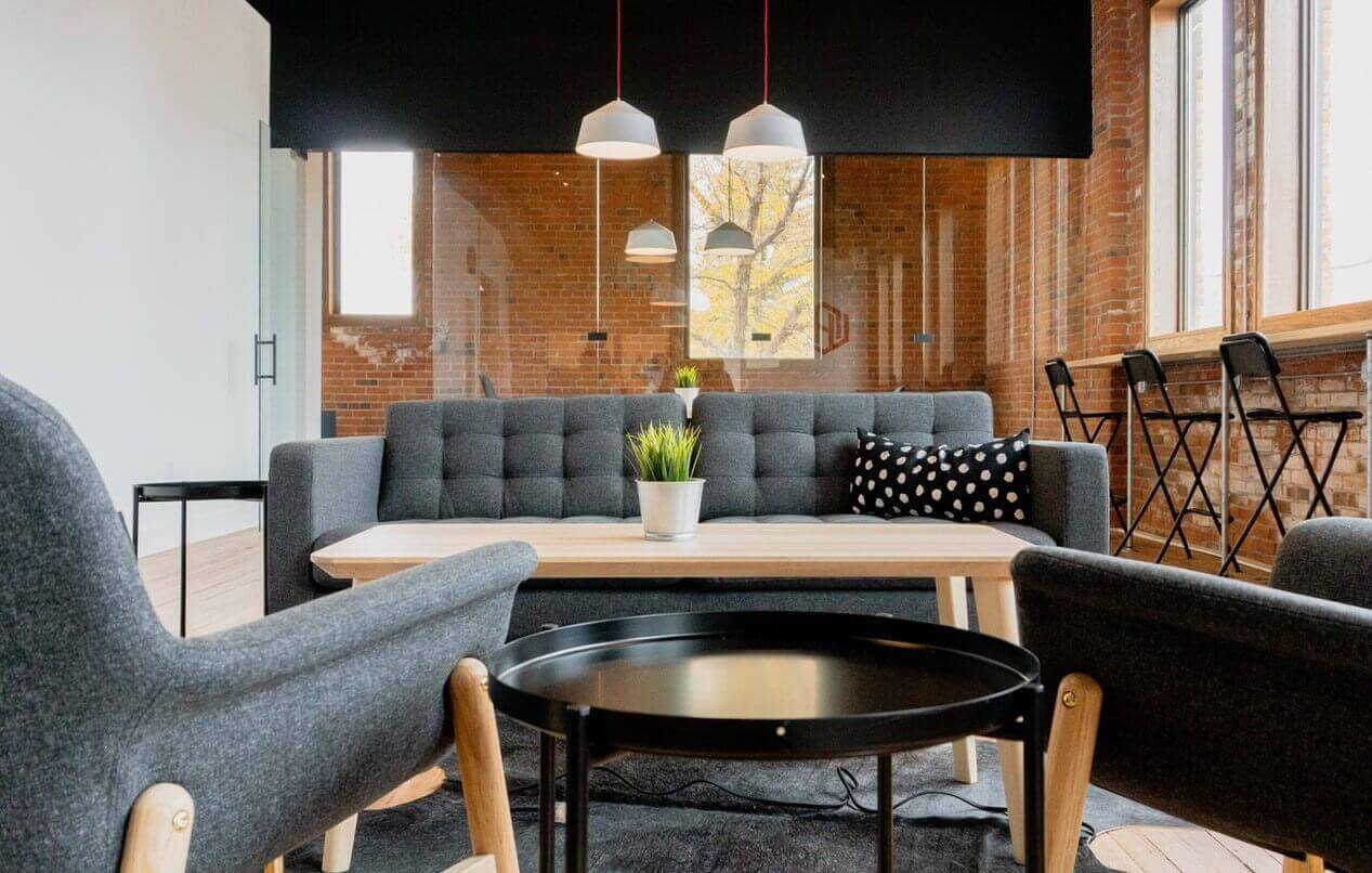 Modern Workplace Design Transforming Conference Rooms into Huddle