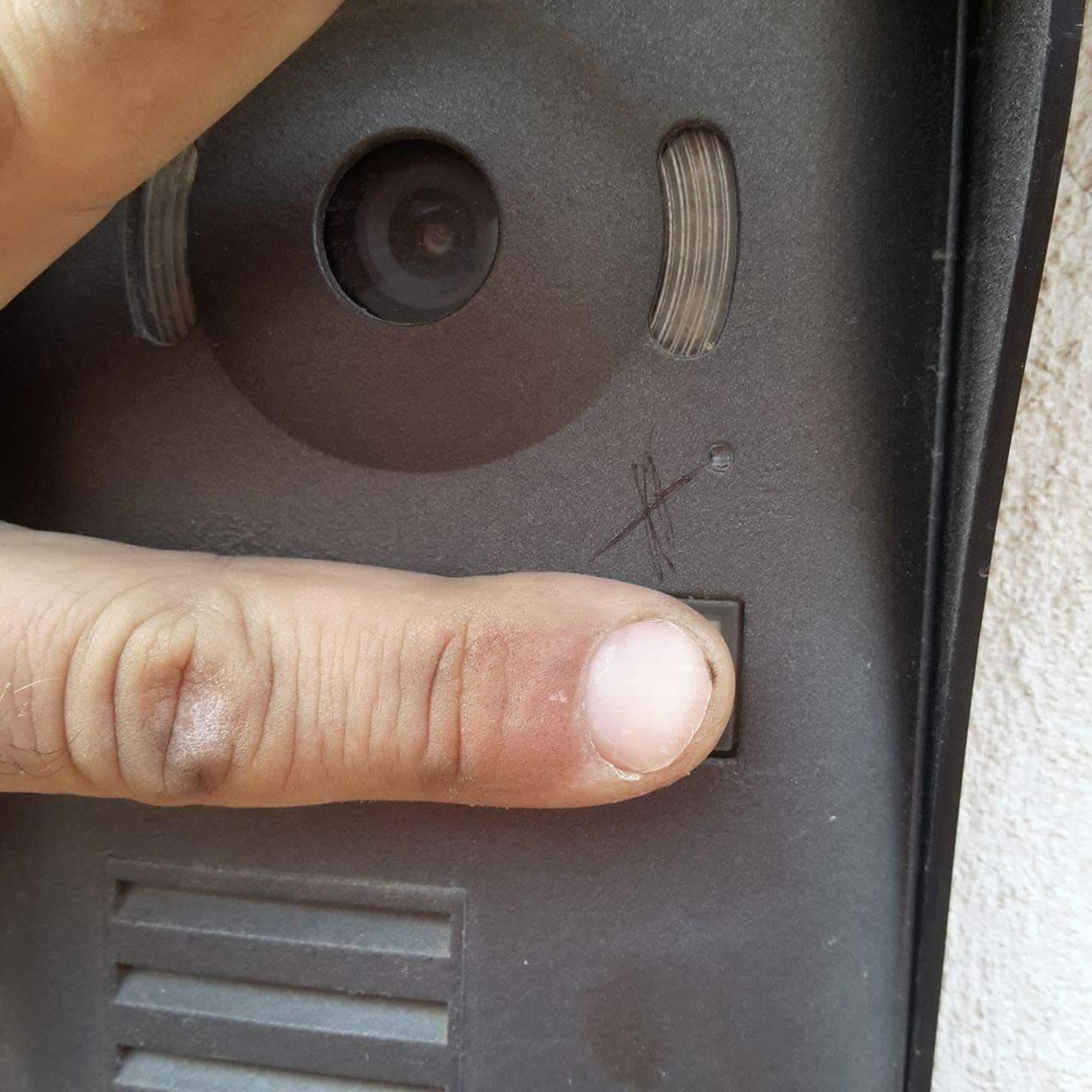 Strani segni sui citofoni. La gente ha paura Mesagnesera.it