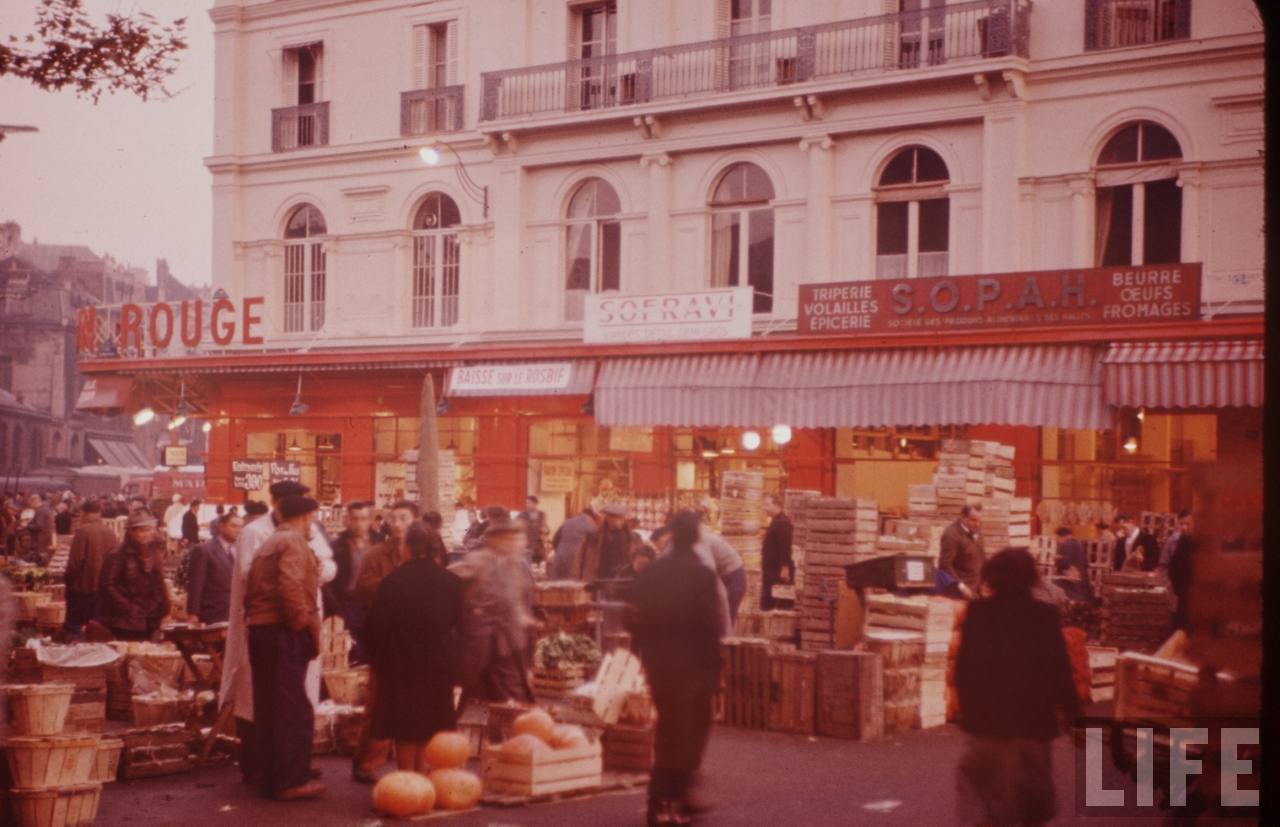 Colour Photos of the Legendary Parisian Food Market, Les Halles in 1956