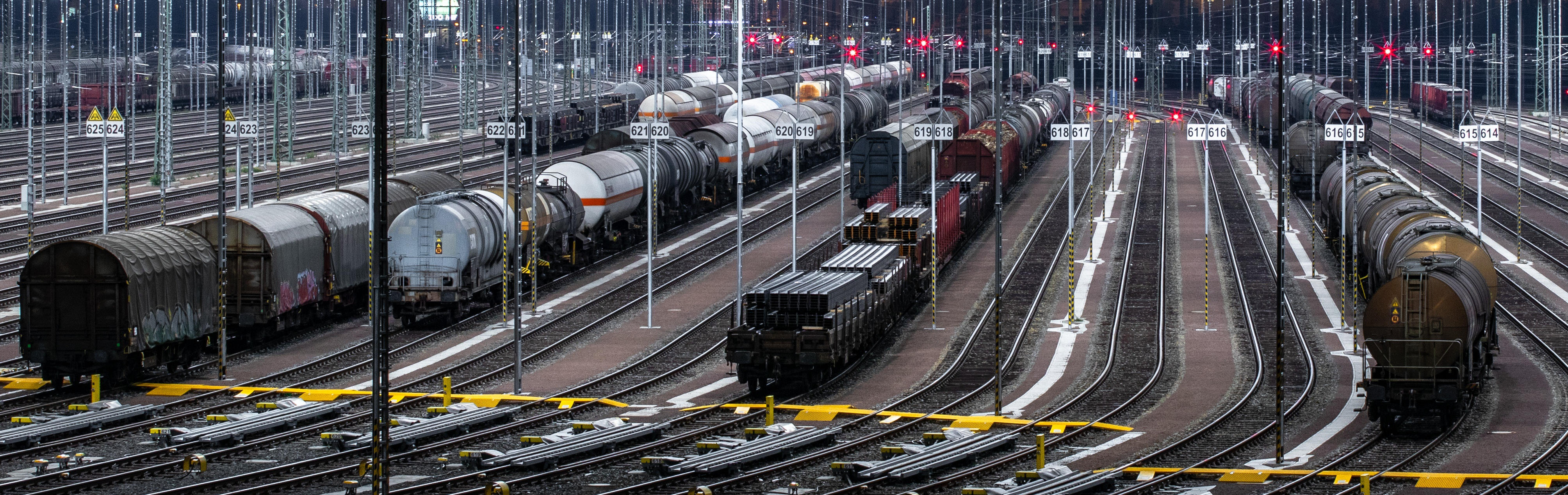 gRPC in Java Serverside streaming without blocking threads?