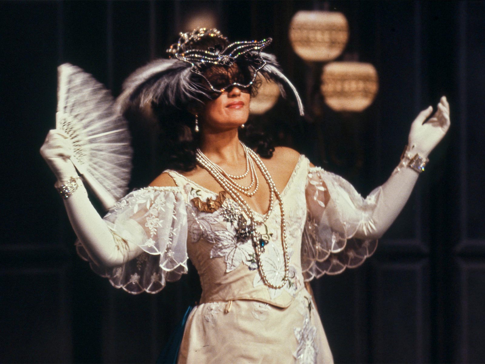 Metropolitan Opera Nothing Like a Dame