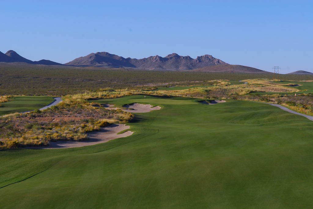 Metro Verde RED HAWK GOLF CLUB