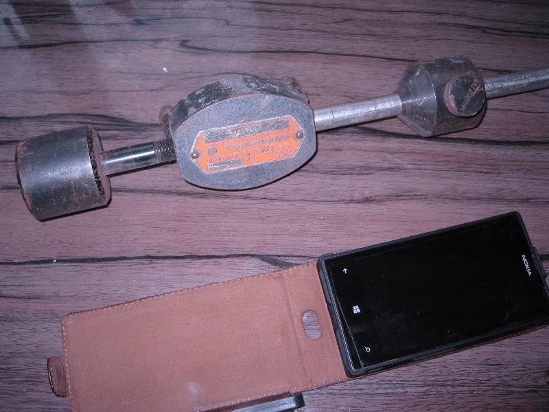 Bevel pinion bearing preload gauge