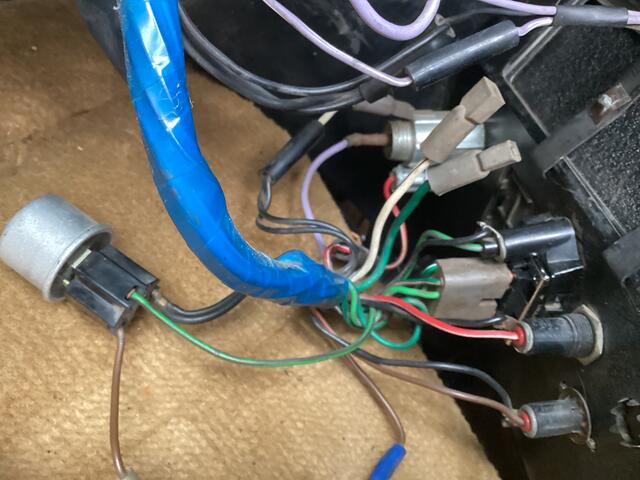 1973 B loose wires behind the console : MGB & GT Forum : The MG Experience