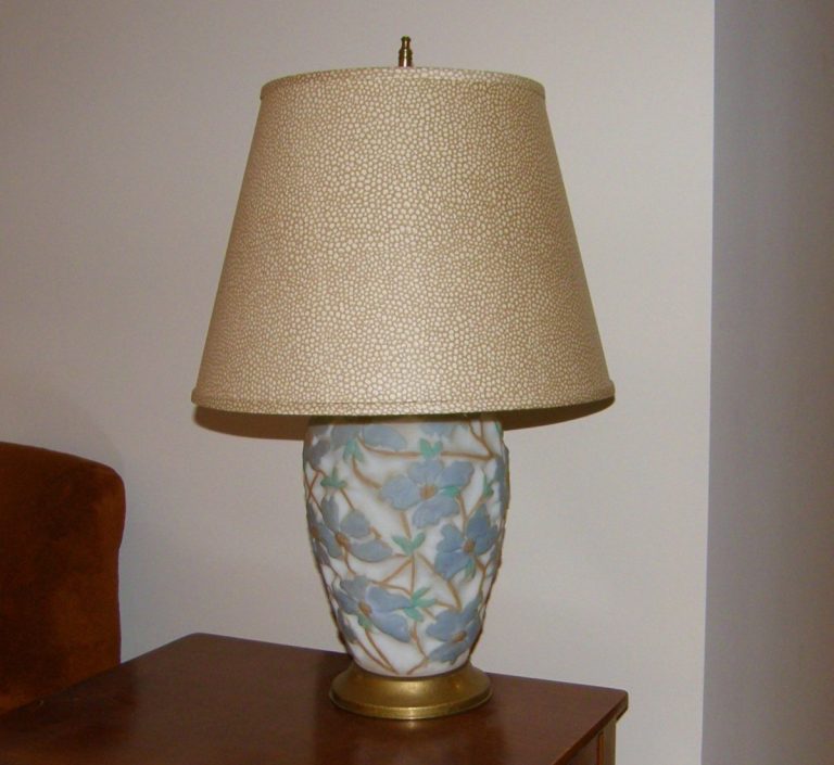 0401 1930s Table Lamp, Phoenix Art Glass Company, Monaca Pennsylvania