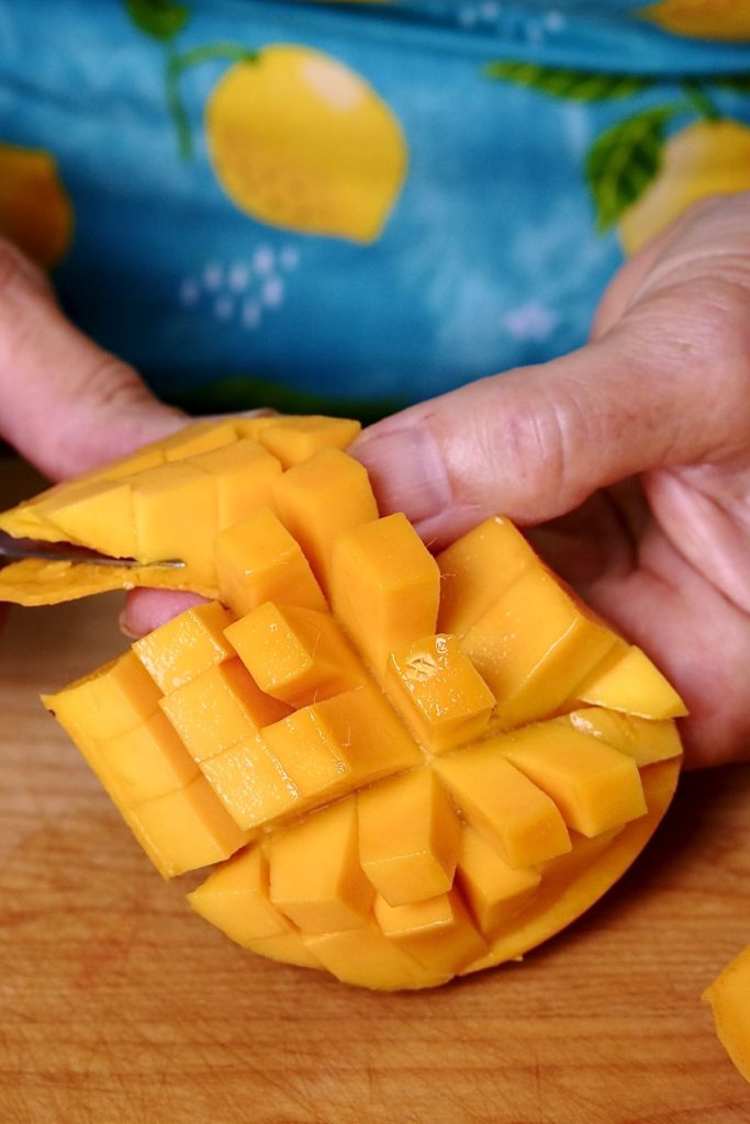 How to Cut a Mango Mia's Cucina