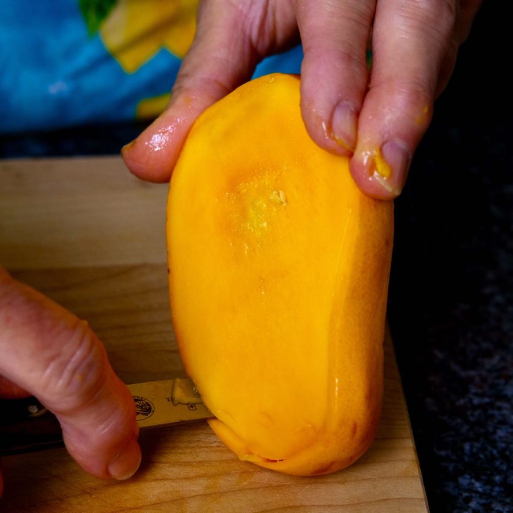 How to Cut a Mango Mia's Cucina