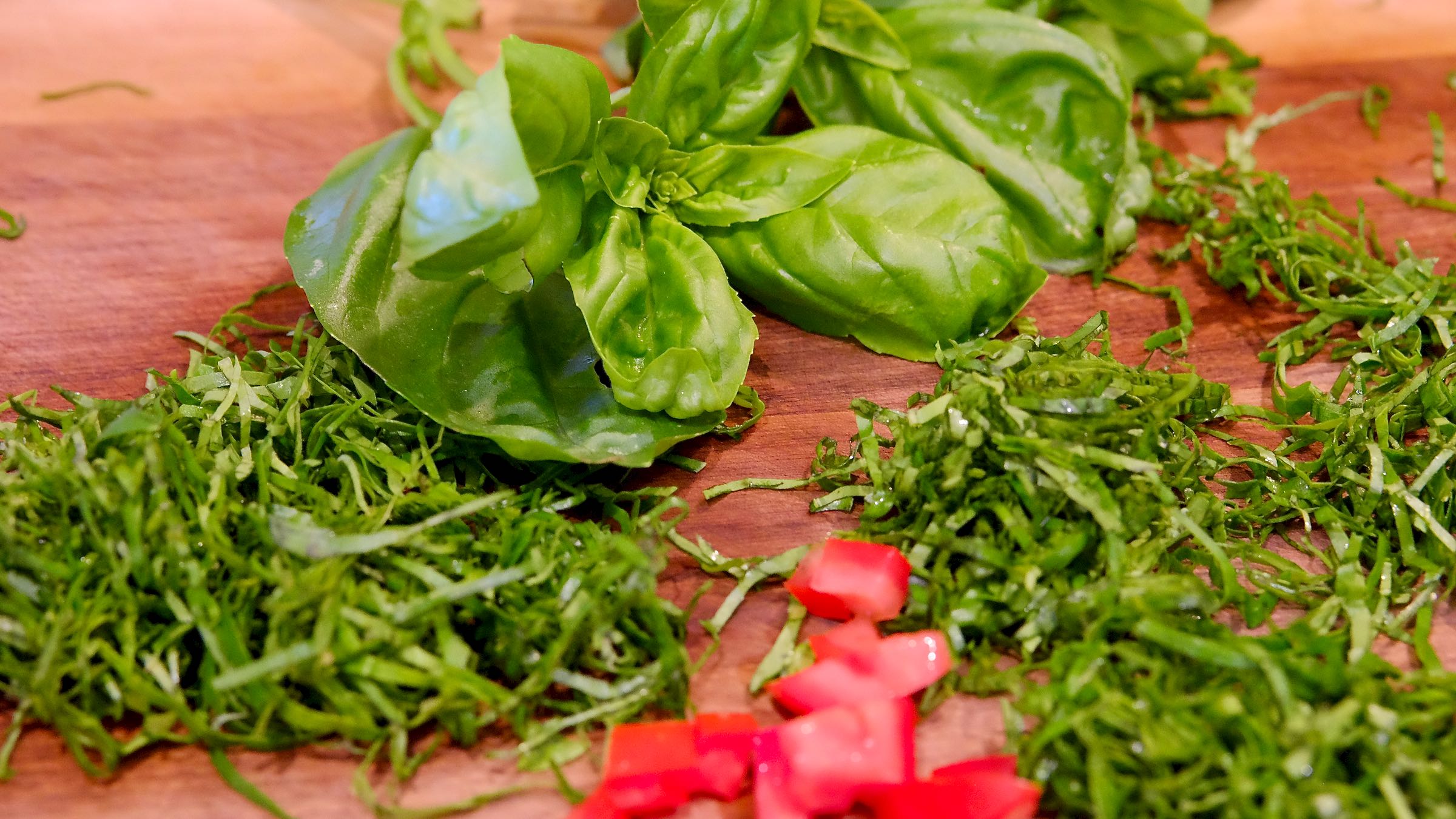 How to Chiffonade Basil Mia's Cucina