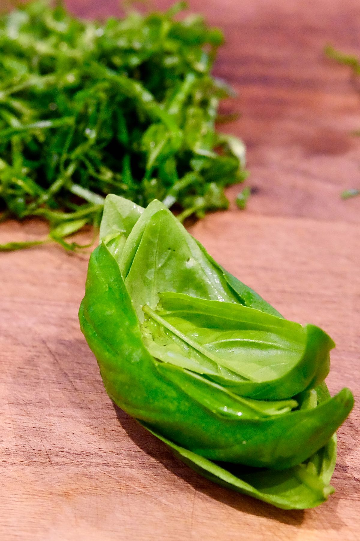 StepbyStep Guide How to Chiffonade Basil Like a Pro Mia's Cucina