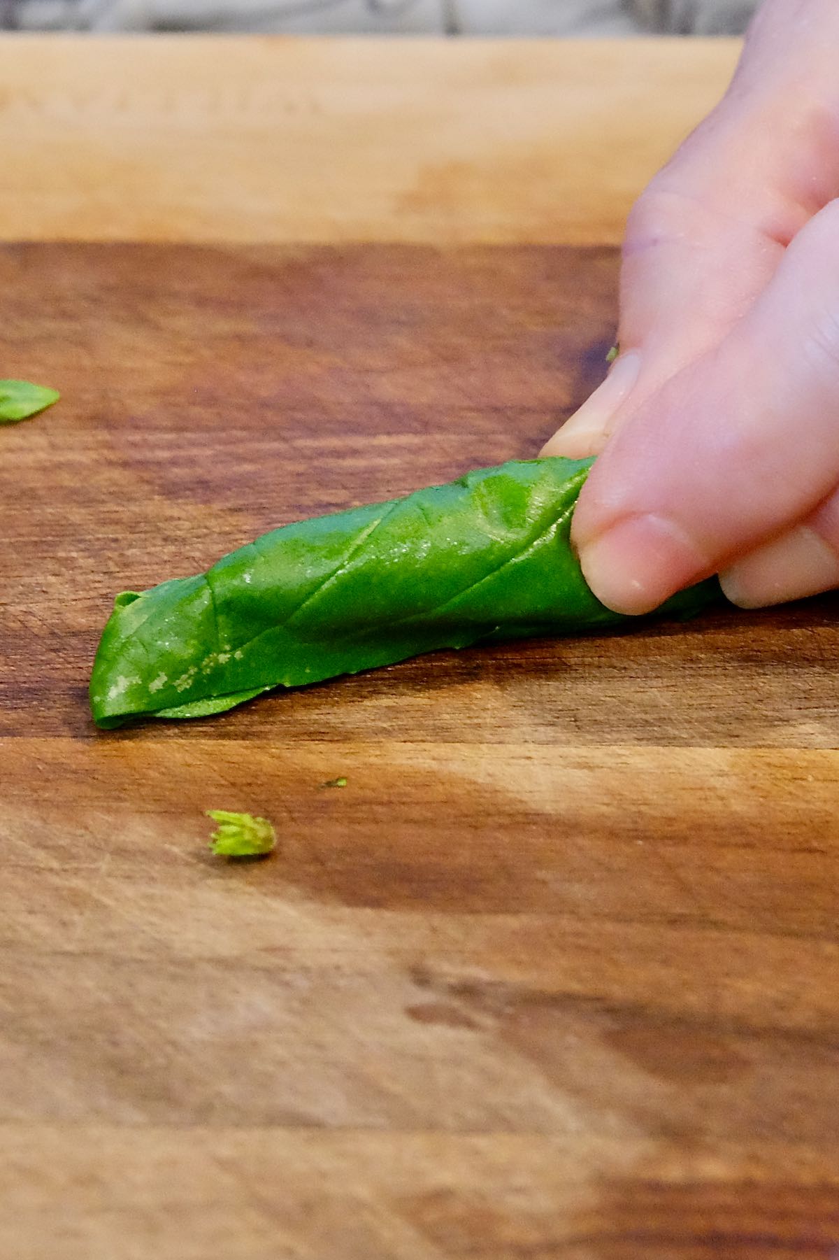 StepbyStep Guide How to Chiffonade Basil Like a Pro Mia's Cucina