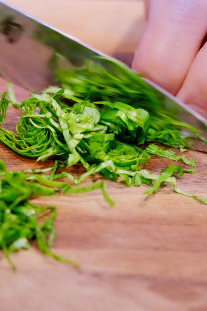How to Chiffonade Basil Mia's Cucina
