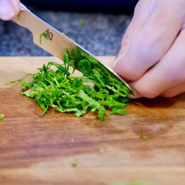 StepbyStep Guide How to Chiffonade Basil Like a Pro Mia's Cucina
