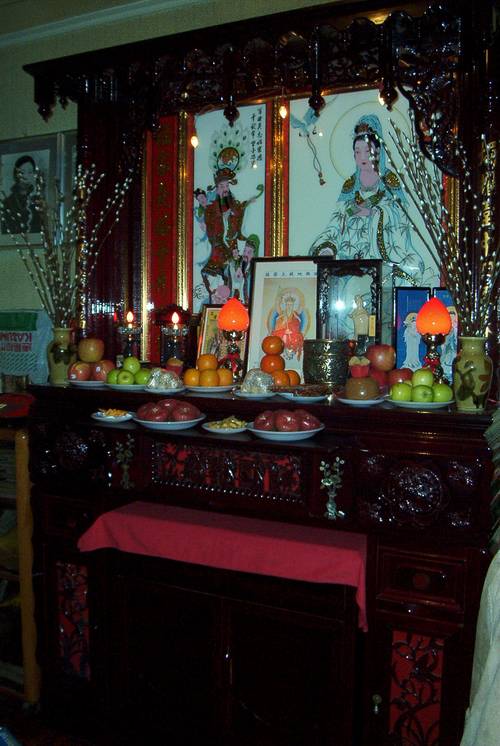 Tomb Sweeping the Day Away…. News From Kaohsiung