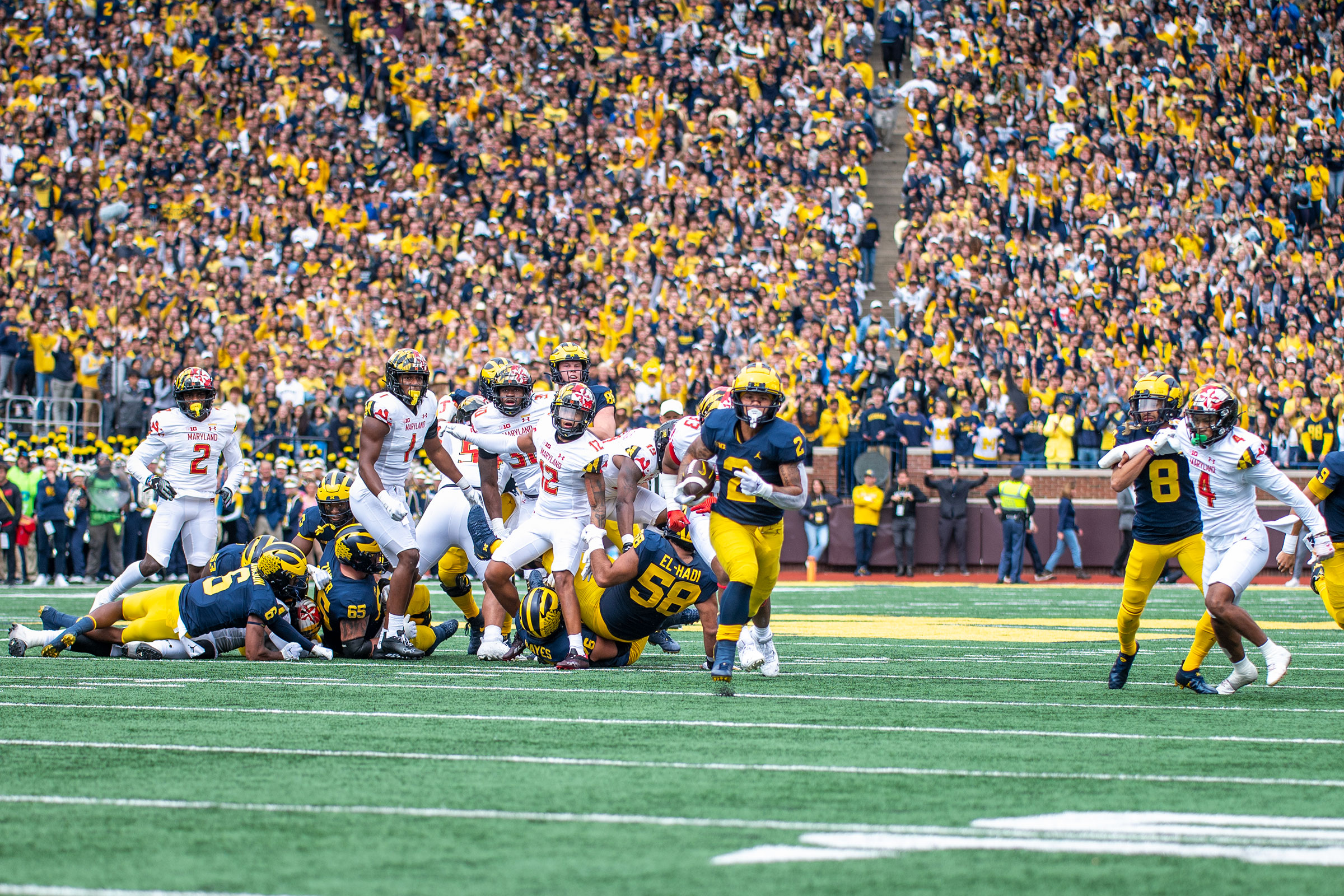 Blake Corum carries Michigan over Maryland with huge performance(07)