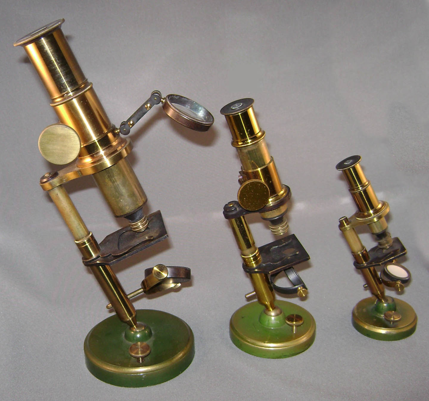 Mediumsmall French microscope