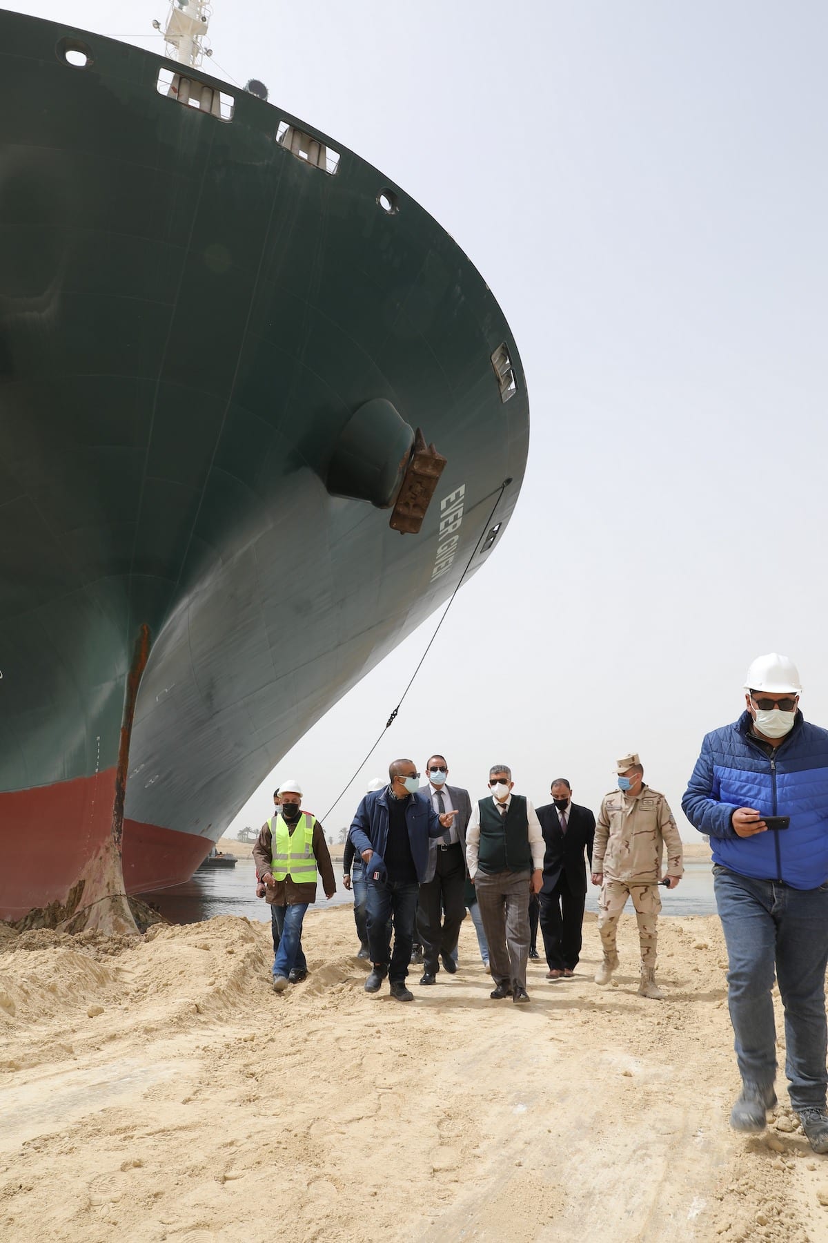 Traffic suspended, as ship blocking Suez Canal may take weeks to move