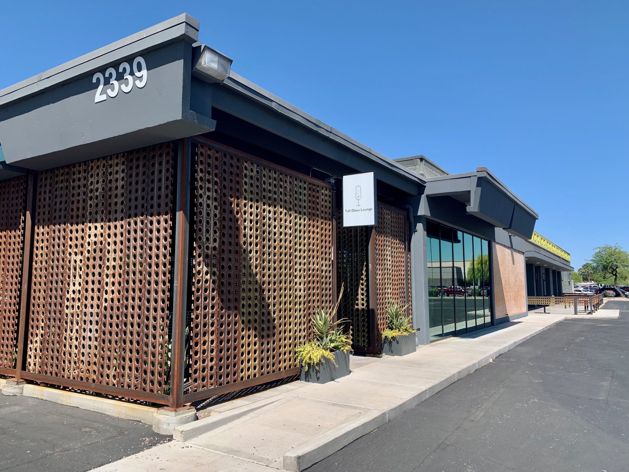 Angels Trumpet Ale House Mid Mod Phoenix