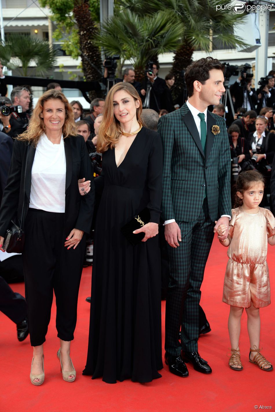 Photos Mika monte les marches du Festival de Cannes Mika