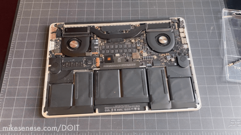 How to Change a Macbook Pro battery Quickly and Easily With Kite String