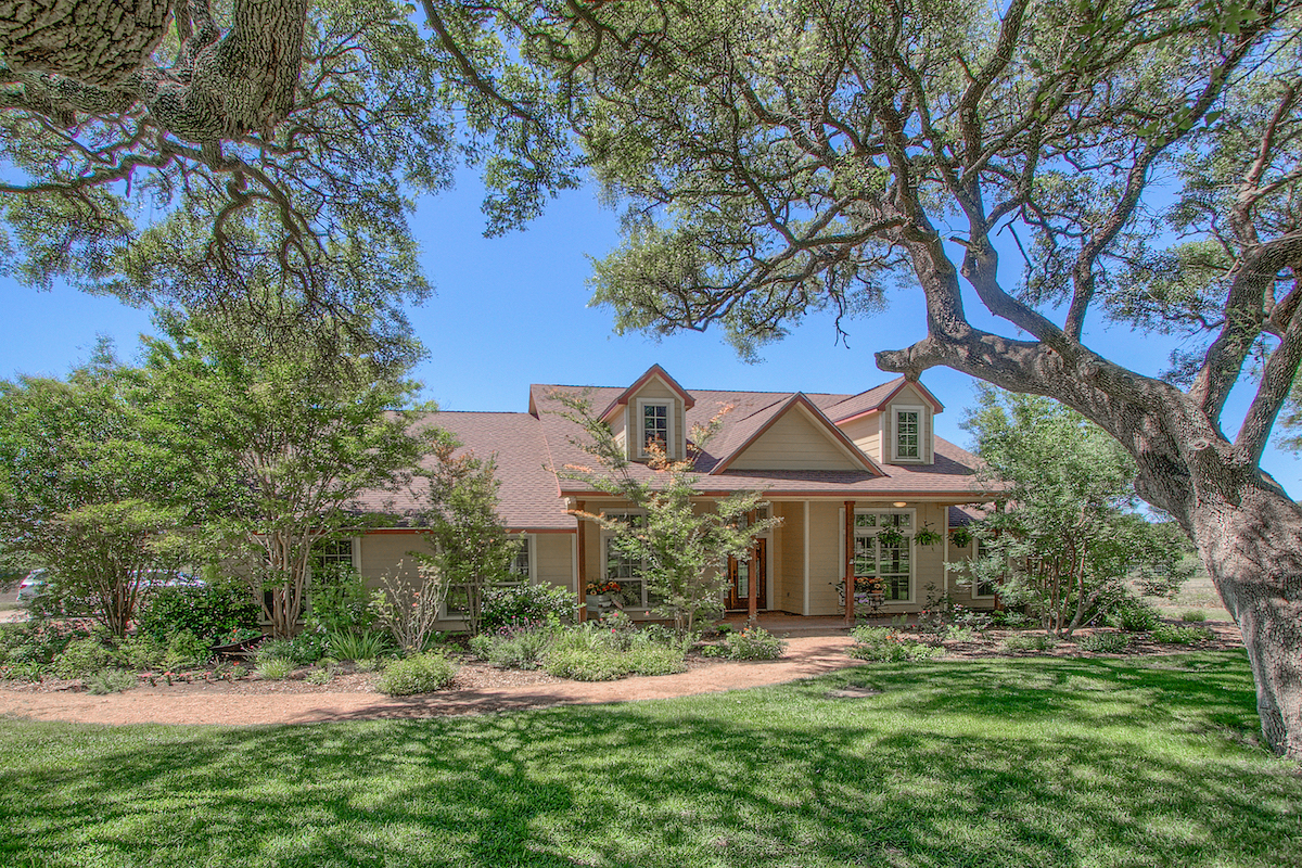 272 Schaper Road Home with acreage for sale Willow City TX