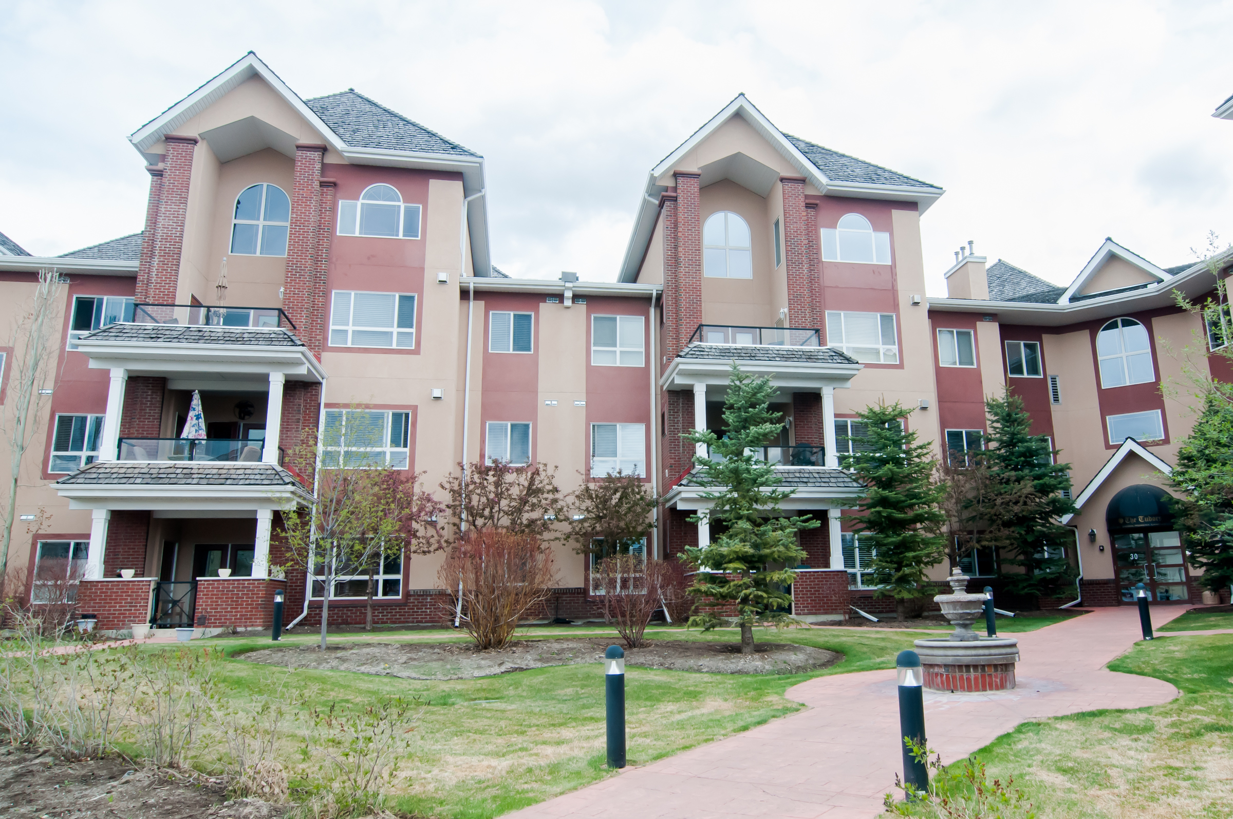 142, 30 Sierra Morena Landing SW, Calgary Property Listing