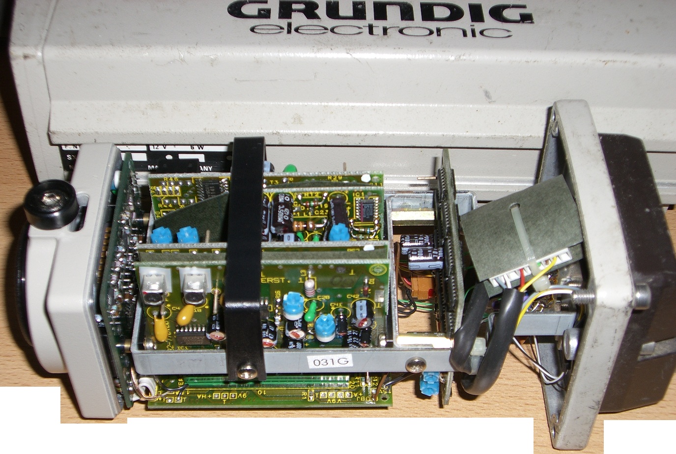 [V] 2x Grundig Electronics Überwachungskamera FA 85 CWSCS