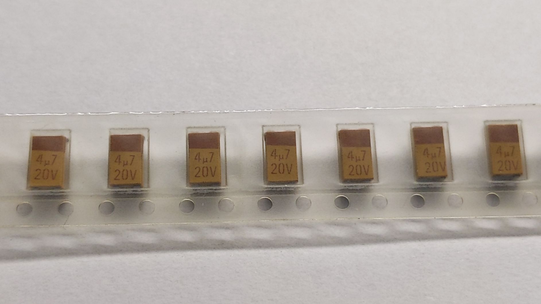 V Tantal Elkos 4,7u/20V Bauform C, gegurtet