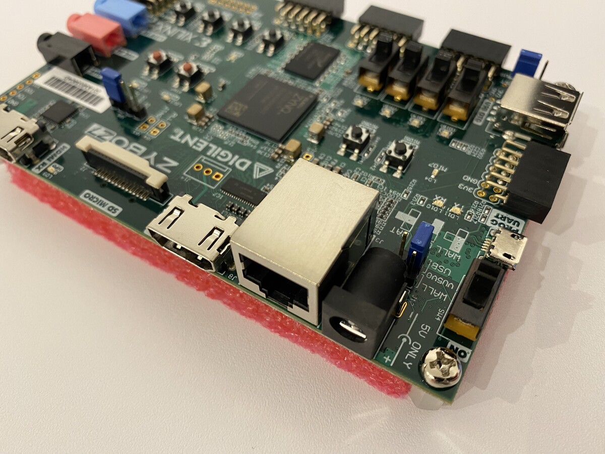 [V] Digilent Zybo Z710 Board + SDSoC Voucher