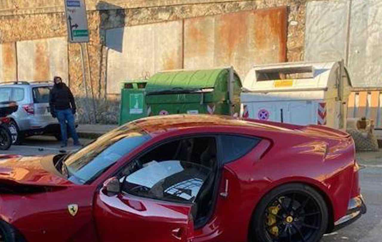 Marchetti porta la Ferrari all'autolavaggio e gliela riducono così FOTO