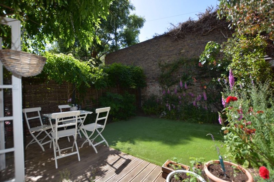 St. Johns Road, Hampton Wick Miles & Bird Estate Agents covering