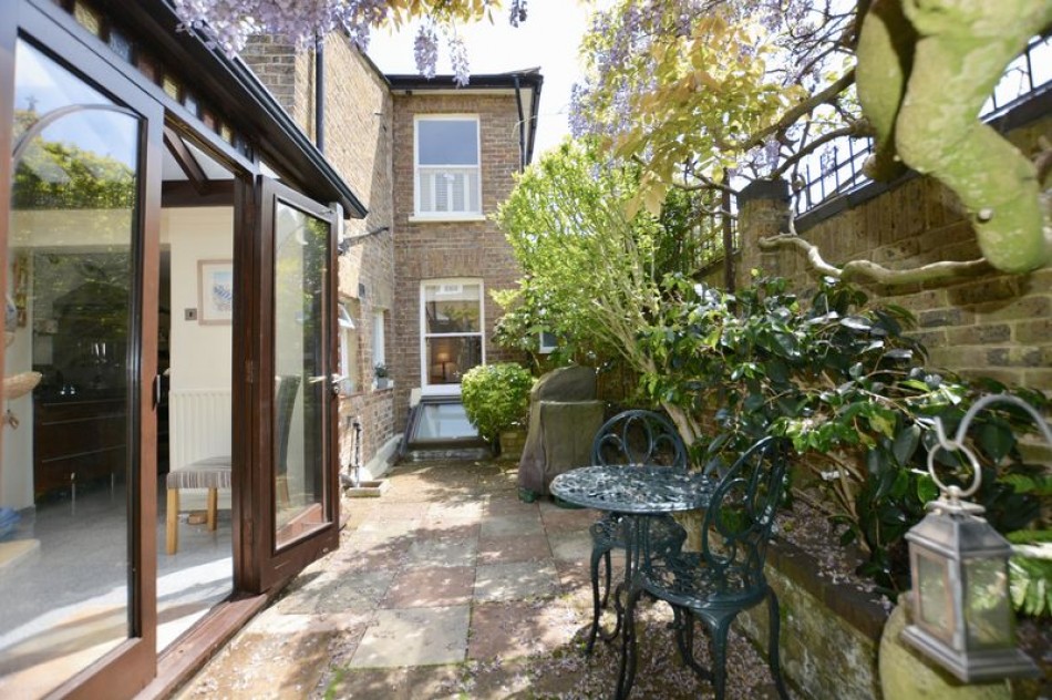 St. Johns Road, Hampton Wick Miles & Bird Estate Agents covering