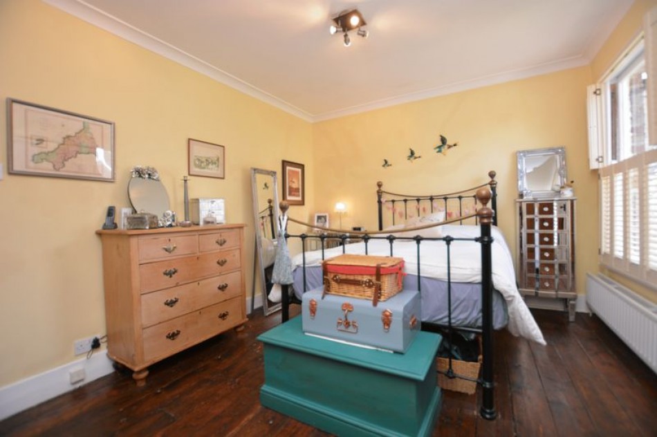 St. Johns Road, Hampton Wick Miles & Bird Estate Agents covering